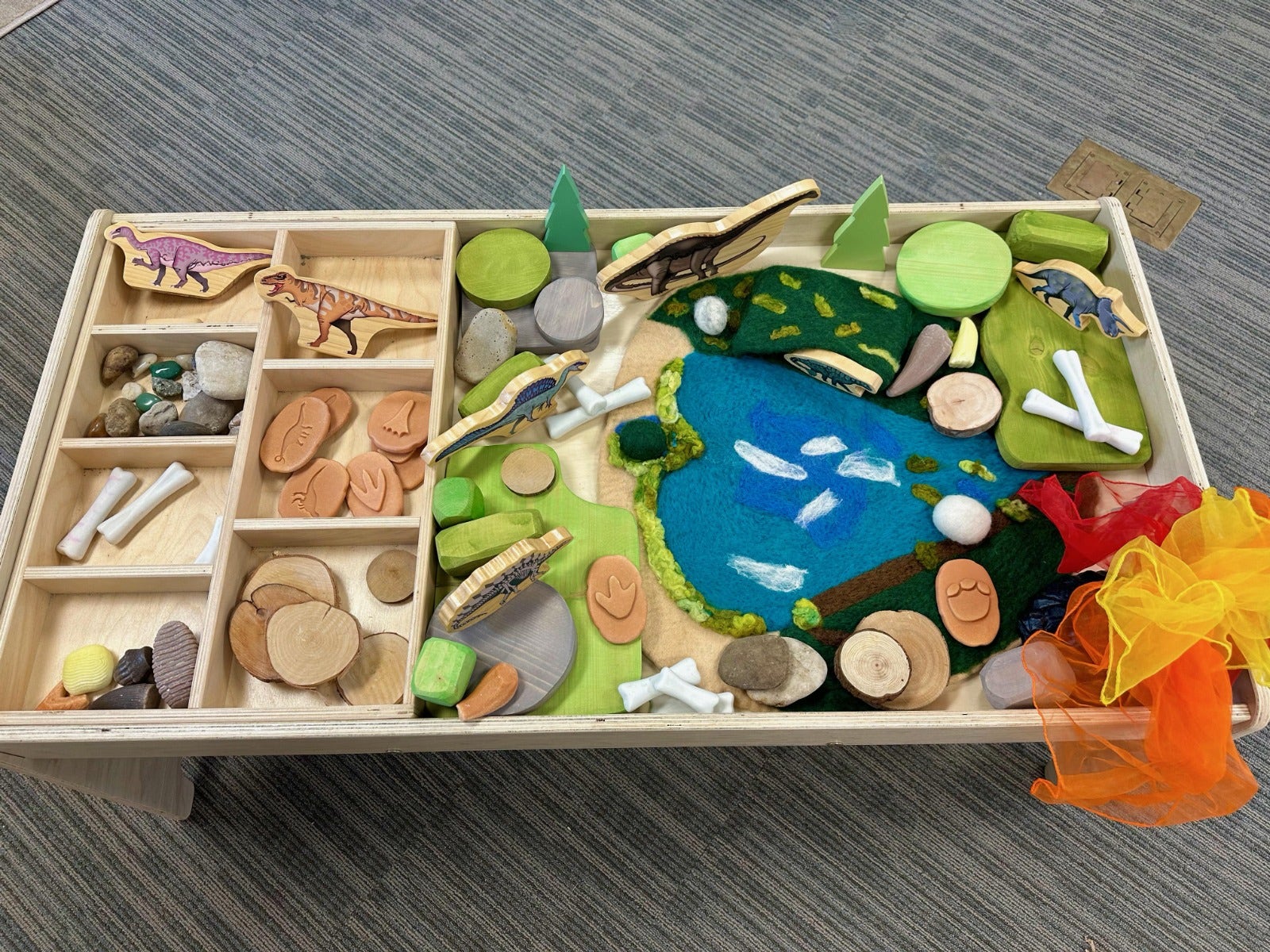 Dinosaur Bones Discovery Set - Image 2