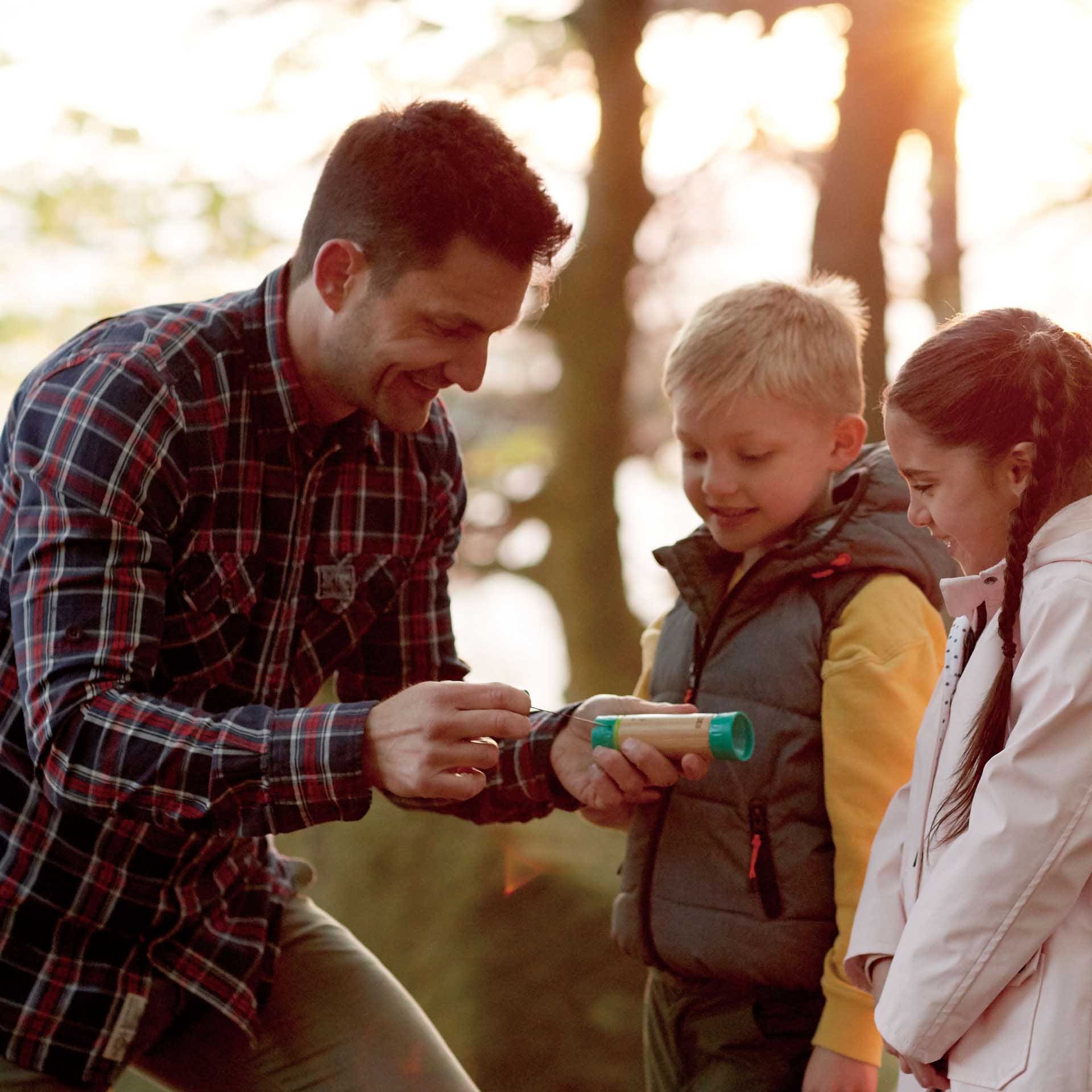 Hand-Powered Flashlight by Hape - Image 2