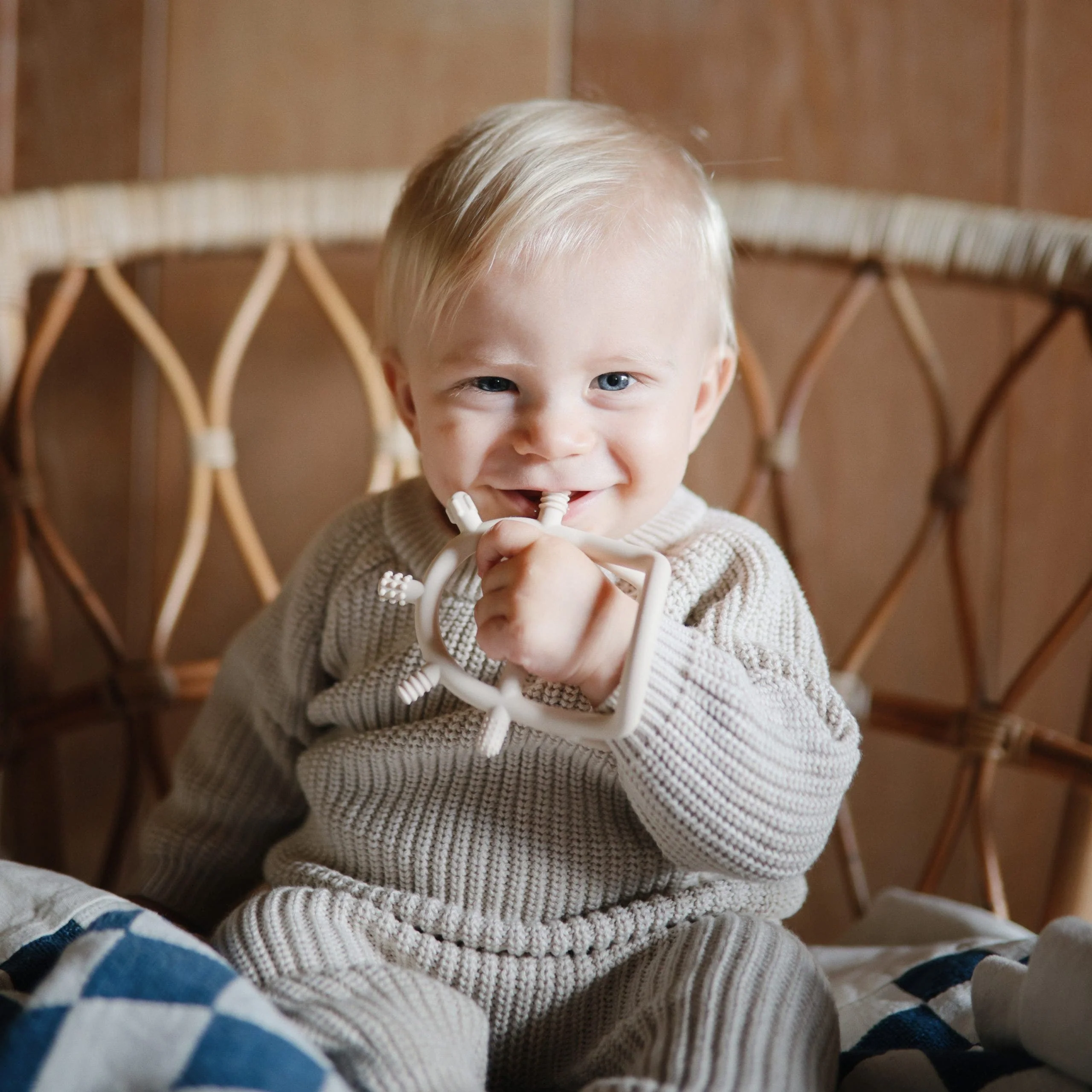 No-Drop Sensory Teether Shifting Sand - Image 2